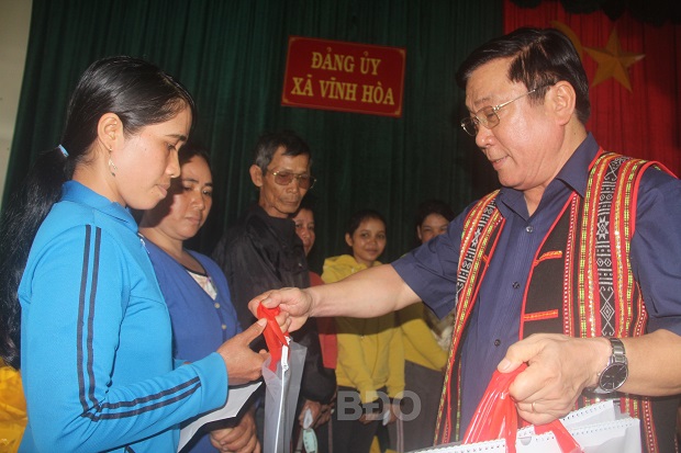 Bí thư Tỉnh ủy Nguyễn Thanh Tùng thăm, chúc Tết tại xã Vĩnh Hòa