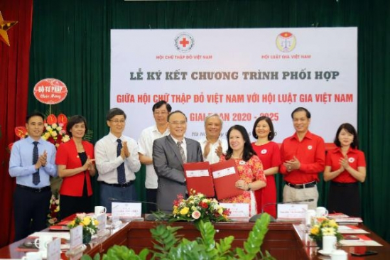 Hội CTĐ Việt Nam và Hội Luật gia Việt Nam ký kết phối hợp