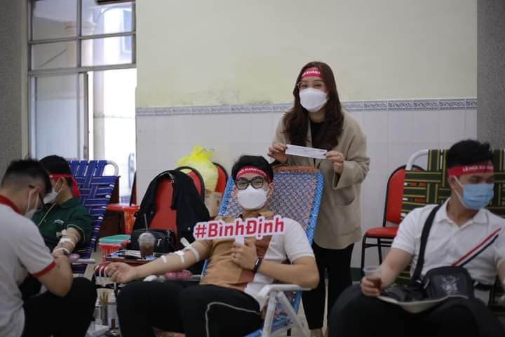 LỄ HỘI XUÂN HỒNG TIẾP NHẬN 319 ĐƠN VỊ MÁU