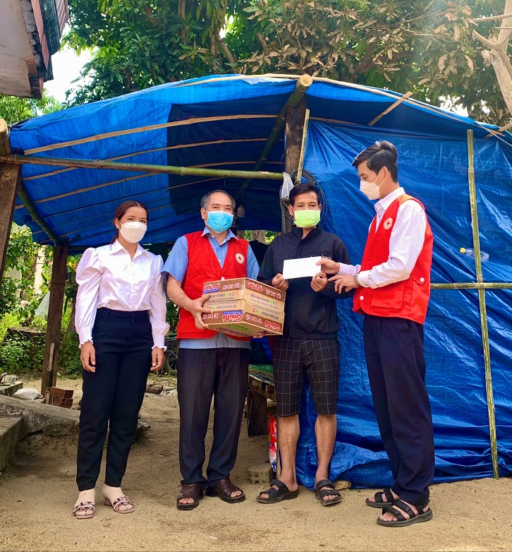 Thăm, hỗ trợ nhà bị cháy hoàn toàn tại xã Vĩnh Thuận, huyện Vĩnh Thạnh