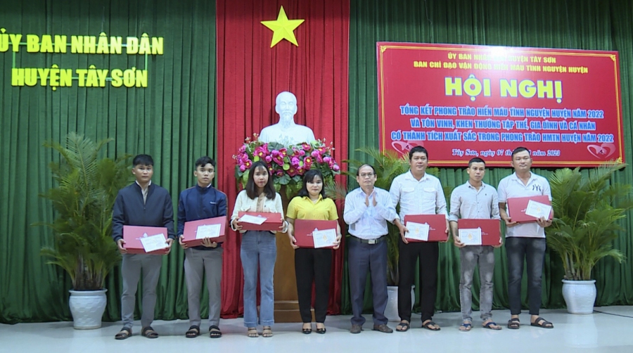 Huyện Tây Sơn: Tổng kết phong trào hiến máu tình nguyện năm 2022