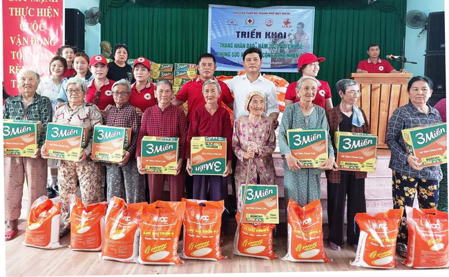Hội CTĐ TP Quy Nhơn phấn đấu giúp 2.000 lượt người khó khăn trong Tháng Nhân đạo năm 2023