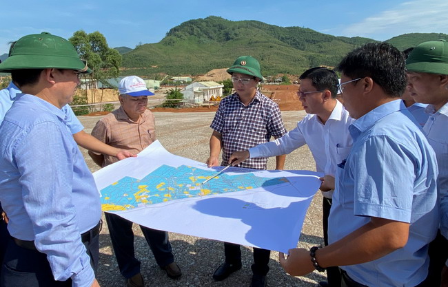 Tiếp tục chỉ đạo thực hiện quyết liệt, hiệu quả các chương trình, kế hoạch, đề án phát triển KT-XH