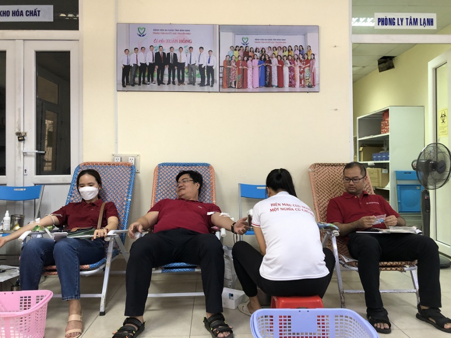 Ngân hàng NNPTNT và Đông Á chi nhánh Bình Định hiến máu tình nguyện