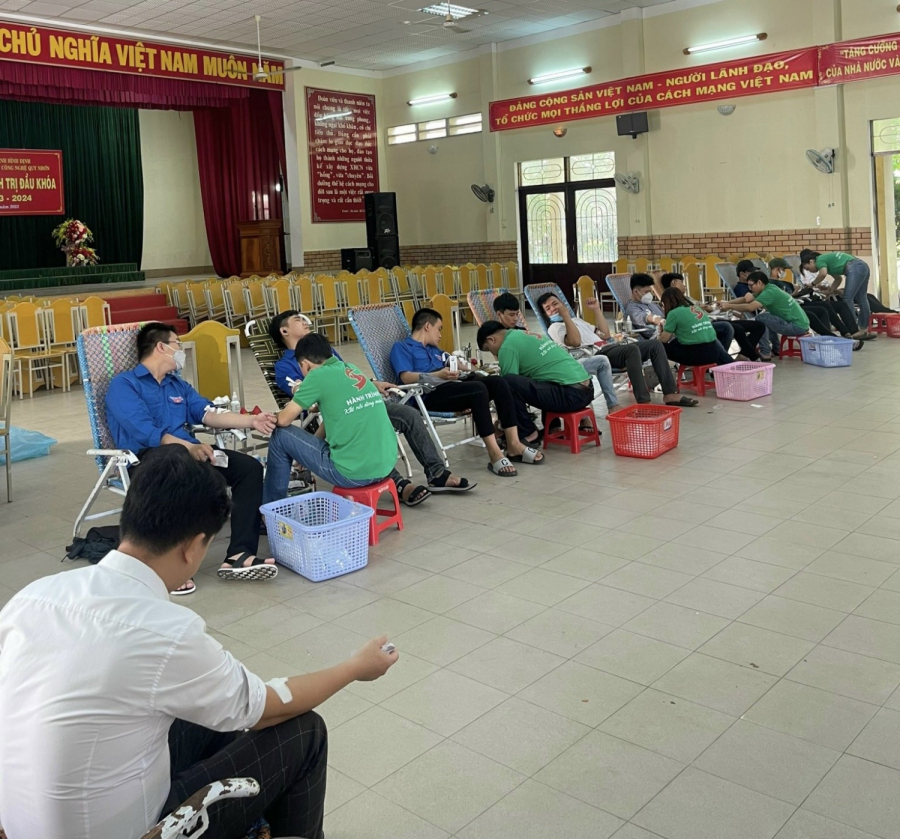 Học sinh, sinh viên Trường Cao đẳng Kỹ thuật Công nghệ Quy Nhơn tham gia hiến máu tình nguyện