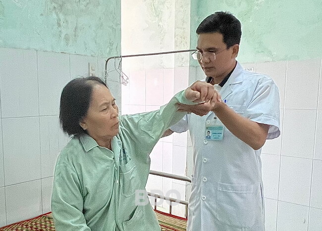 Bác sĩ Lê Ngọc Thường - Chủ nhiệm CLB 25 Hội CTĐ tỉnh: Dốc sức trẻ, cống hiến vì màu áo blouse