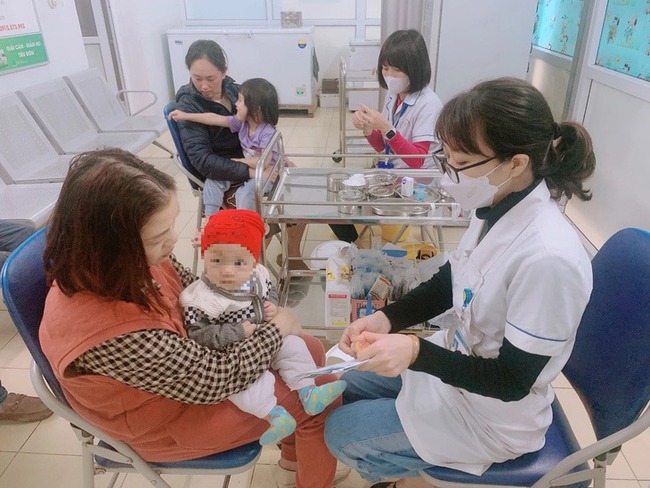 Nhiều trẻ mắc bệnh sởi, ho gà, Bộ Y tế khuyến cáo tiêm vắc xin phòng bệnh