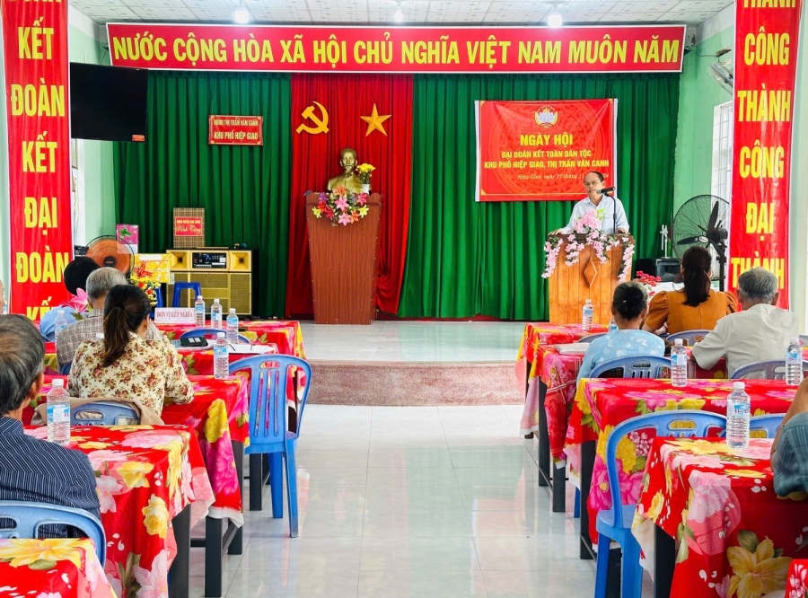 Tổ chức Ngày hội đại đoàn kết dân tộc ở Khu phố Hiệp Giao (thị trấn Vân Canh)