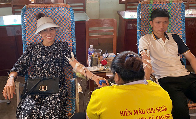 Nỗ lực vượt khó, tích cực tham gia các hoạt động xã hội