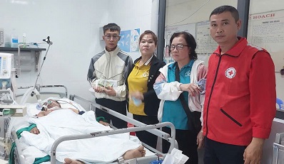 Hỗ trợ hơn 24 triệu đồng cho hộ bệnh nhân nghèo