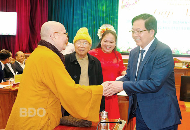 Gặp mặt đại diện nhân sĩ, trí thức, doanh nhân, chức sắc, tôn giáo, người có uy tín và kiều bào tiêu biểu - Xuân Ất Tỵ 2025