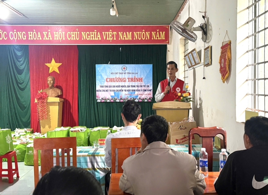Hưởng ứng đợt thi đua cao điểm“80 ngày hành động vì cộng đồng”: Sẻ chia cùng đồng bào nghèo