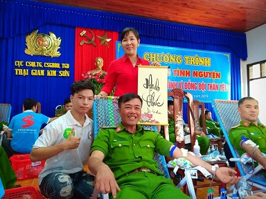 Niềm vui của cán bộ, chiến sỹ Trại giam Kim Sơn tham gia hiến máu cứu người