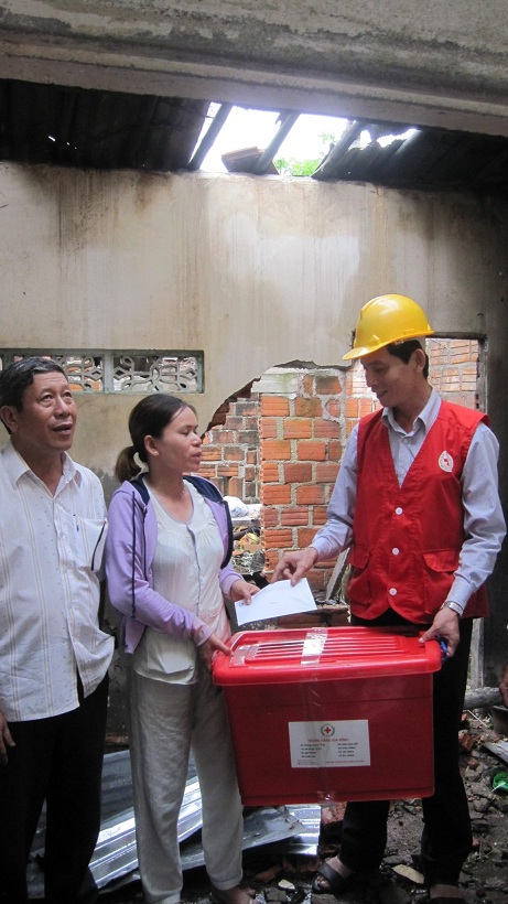 Hội CTĐ tỉnh kịp thời cứu trợ cho người dân bị thiệt hại do bão số 5 gây ra