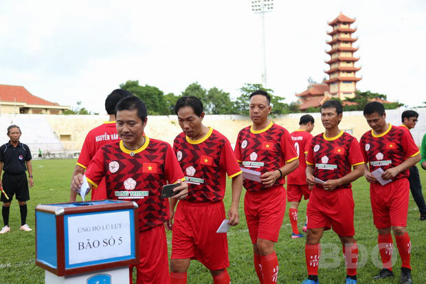 Cựu tuyển thủ Việt Nam: Lê Huỳnh Đức, Nguyễn Hồng Sơn, Trần Công Minh, Vũ Minh Hiếu, Đỗ Khải... quyên góp ủng hộ những gia đình bị thiệt hại do cơn bão số 5 gây ra