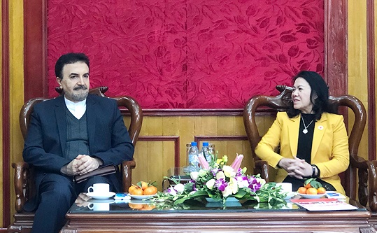 Ông Saleh Adibi, Đại sứ Đặc mệnh toàn quyền nước Cộng hòa Hồi giáo Iran thăm và làm việc với Hội Chữ thập đỏ Việt Nam