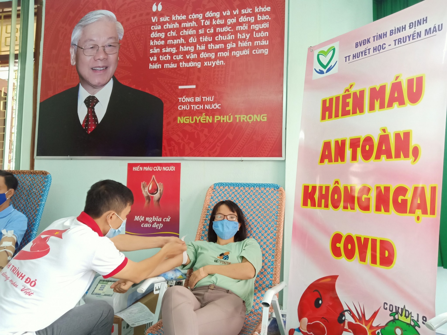 Người dân tham gia đăng ký HMTN đột xuất