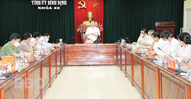 Bí thư Tỉnh ủy Hồ Quốc Dũng phát biểu kết luận tại cuộc họp. Ảnh: NGUYỄN MUỘI