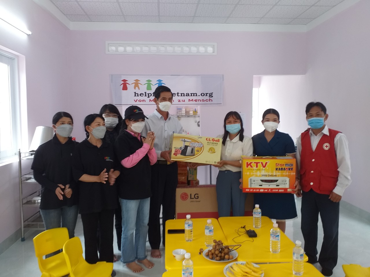 Trao trang thiết bị cho Điểm trường Kà Xim 2 thuộc Trường Mẫu giáo xã Canh Thuận, huyện Vân Canh