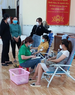 Người dân thị xã Hoài Nhơn tham gia HMTN