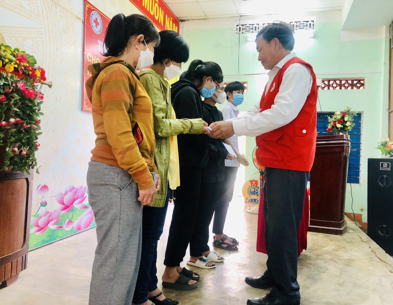 Hội CTĐ Bình Định phối hợp trao học bổng