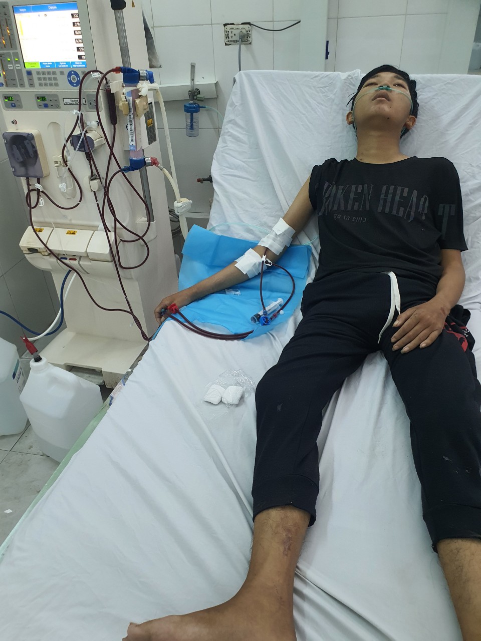 Hoàn cảnh một học sinh mồ côi nghèo phải bỏ học giữa chừng vì bị suy thận mãn tính