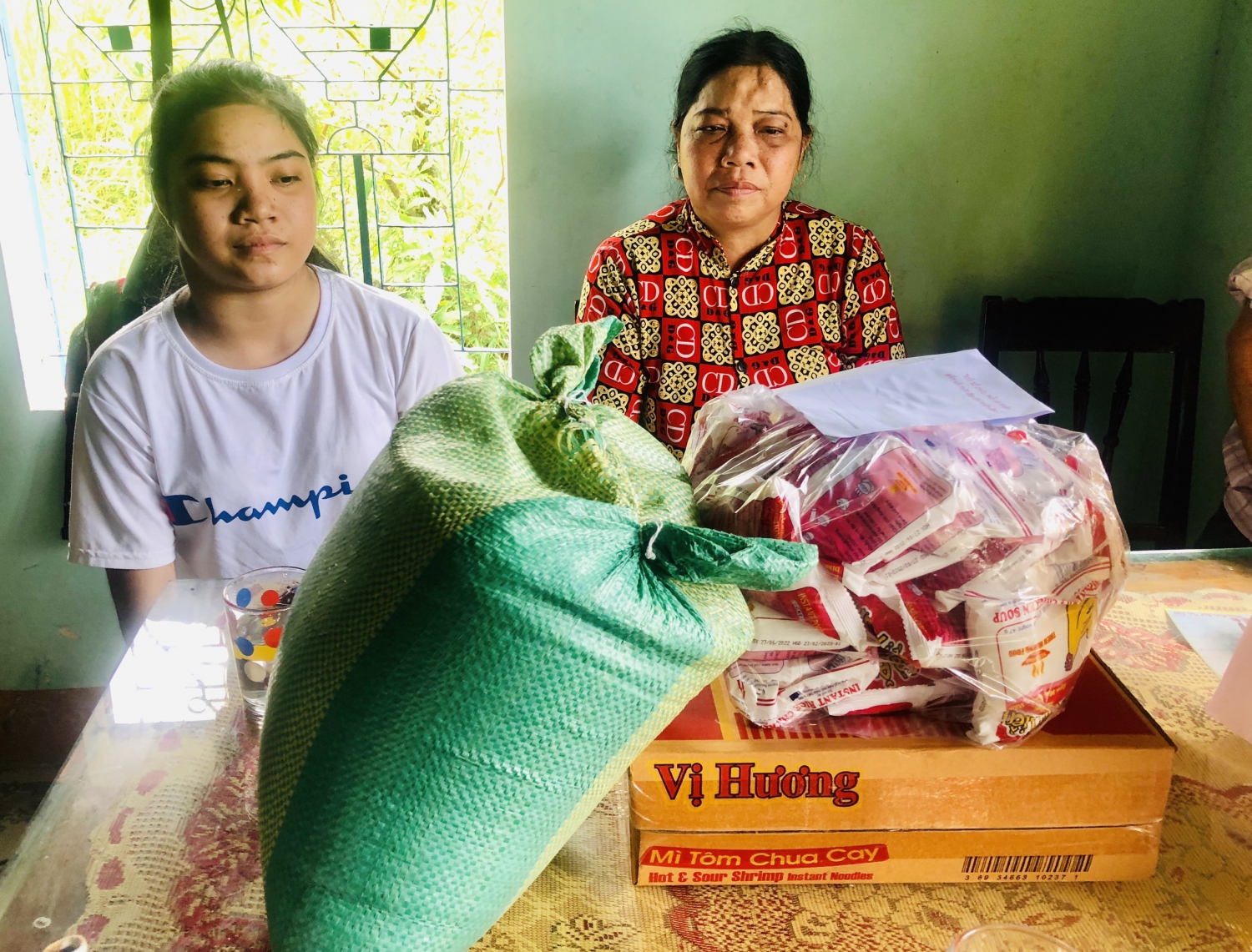 Hai mẹ con cùng đổ bệnh