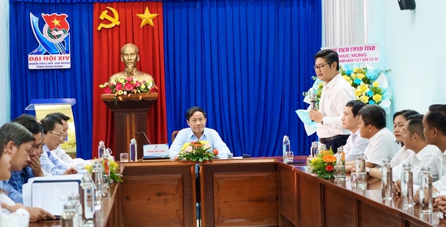Đại diện Hội Doanh nhân trẻ Bình Định báo cáo nhanh một số hoạt động của Hội trong năm 2022.