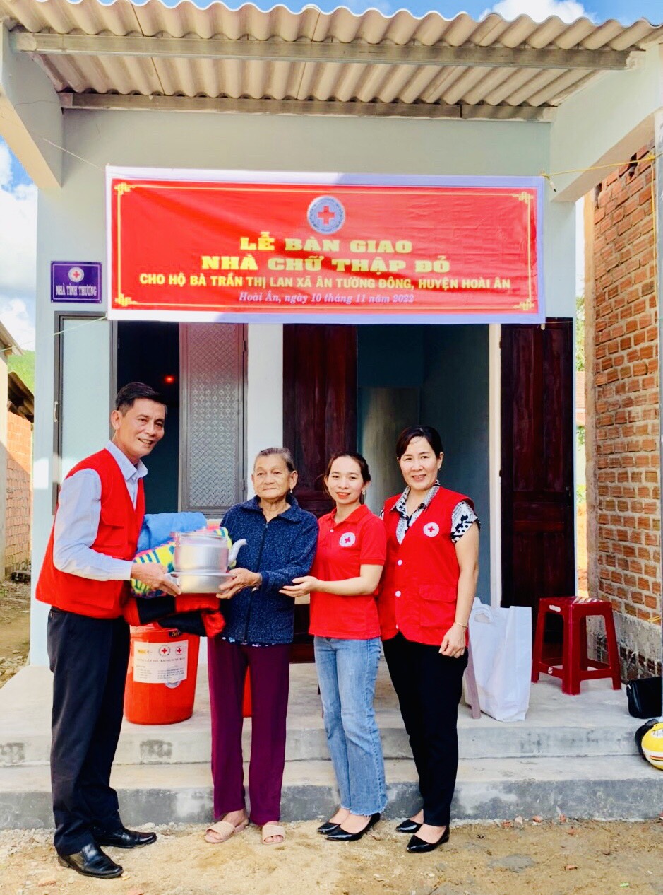 Hội CTĐ tỉnh Bình Định bàn giao nhà cho hộ có hoàn cảnh khó khăn