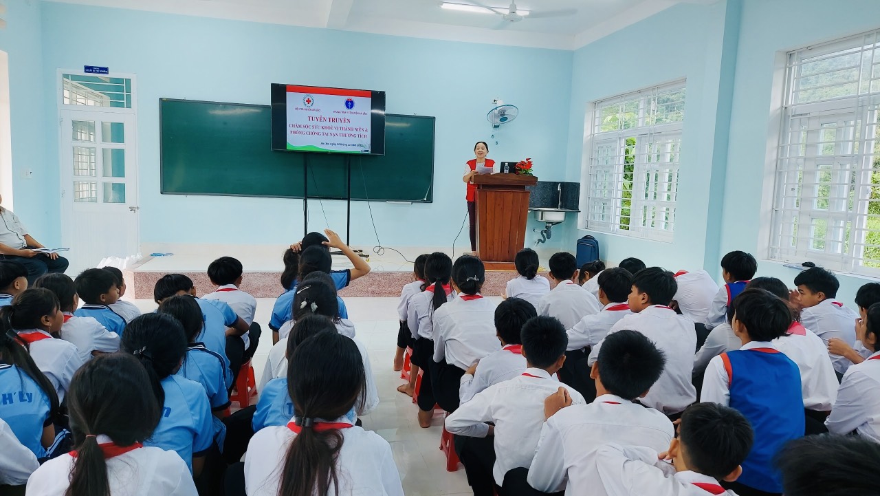 Hội CTĐ huyện An Lão tuyên truyền CSSK Vị thành niên và phòng chống tai nạn thương tích cho học sinh