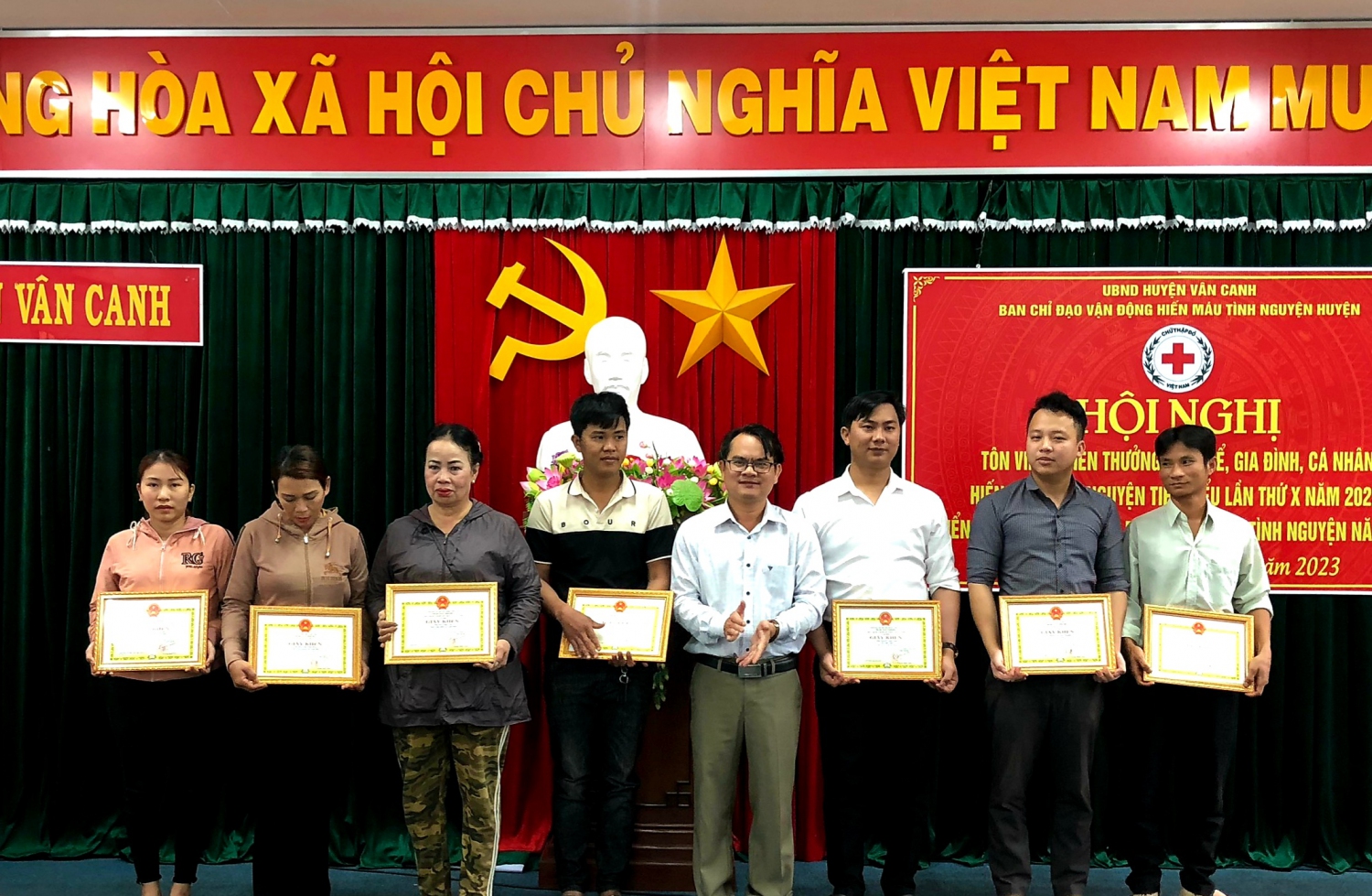 ton vinh1