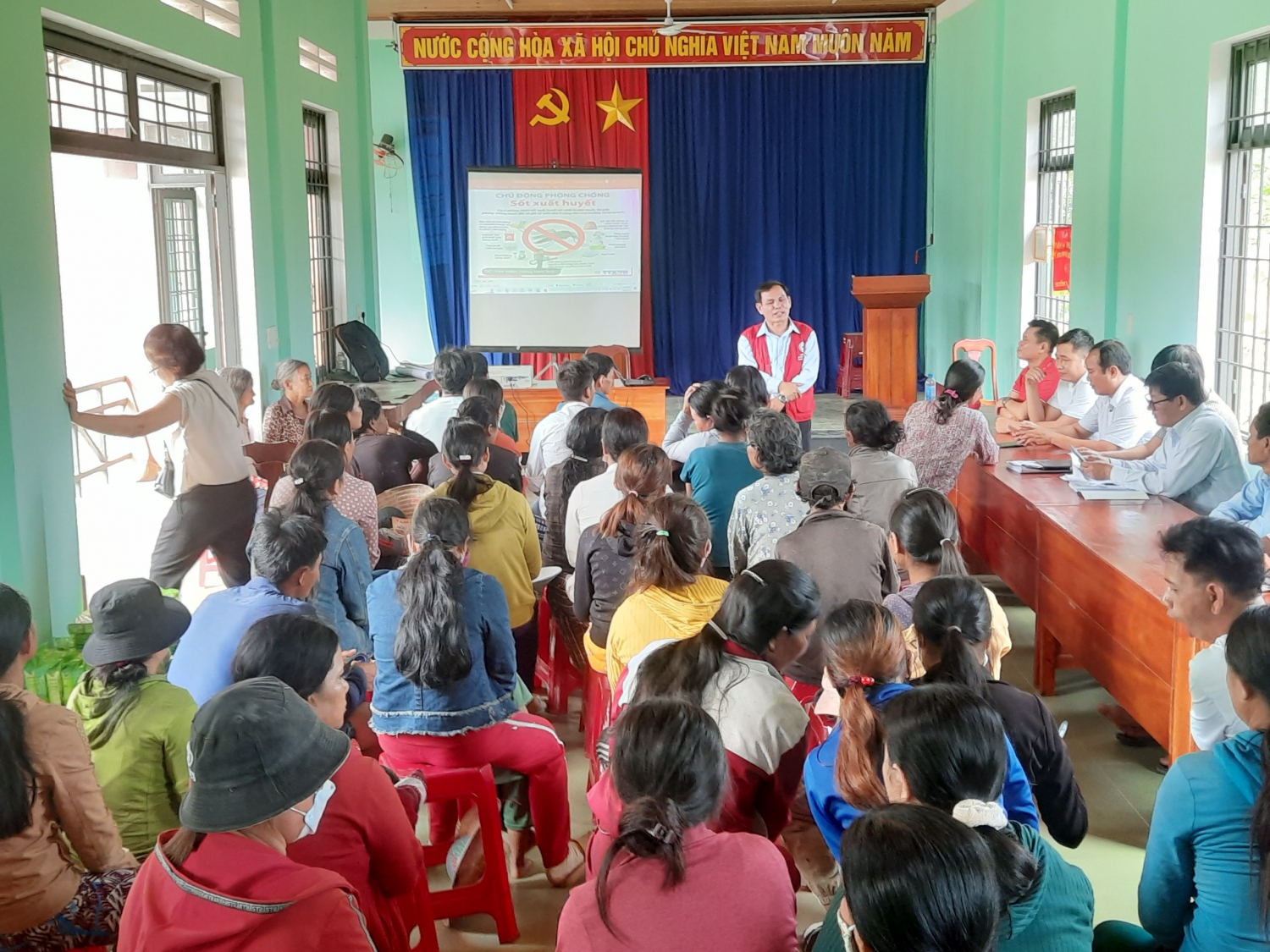 TRUYỀN THÔNG PHÒNG CHỐNG SỐT XUẤT HUYẾT, TAY CHÂN MIỆNG TẠI LÀNG XÀ TANG, XÃ VĨNH AN
