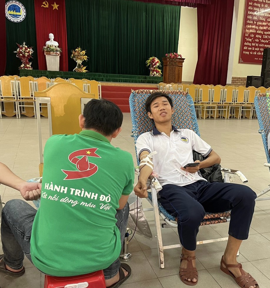 Học sinh, sinh viên Trường Cao đẳng Kỹ thuật Công nghệ Quy Nhơn tham gia hiến máu tình nguyện