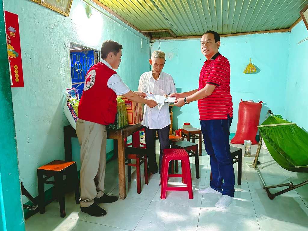 Hội CTĐ huyện Tây Sơn trợ giúp 6 hộ nghèo đặc biệt khó khăn