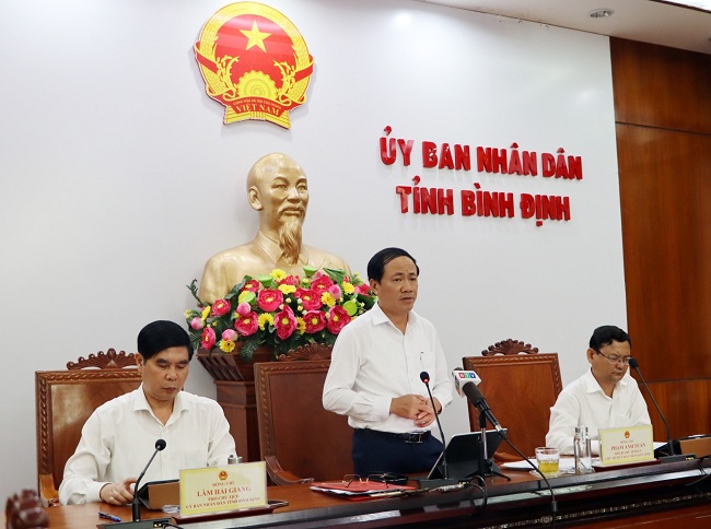 Chủ tịch UBND tỉnh Phạm Anh Tuấn phát biểu tại hội nghị.