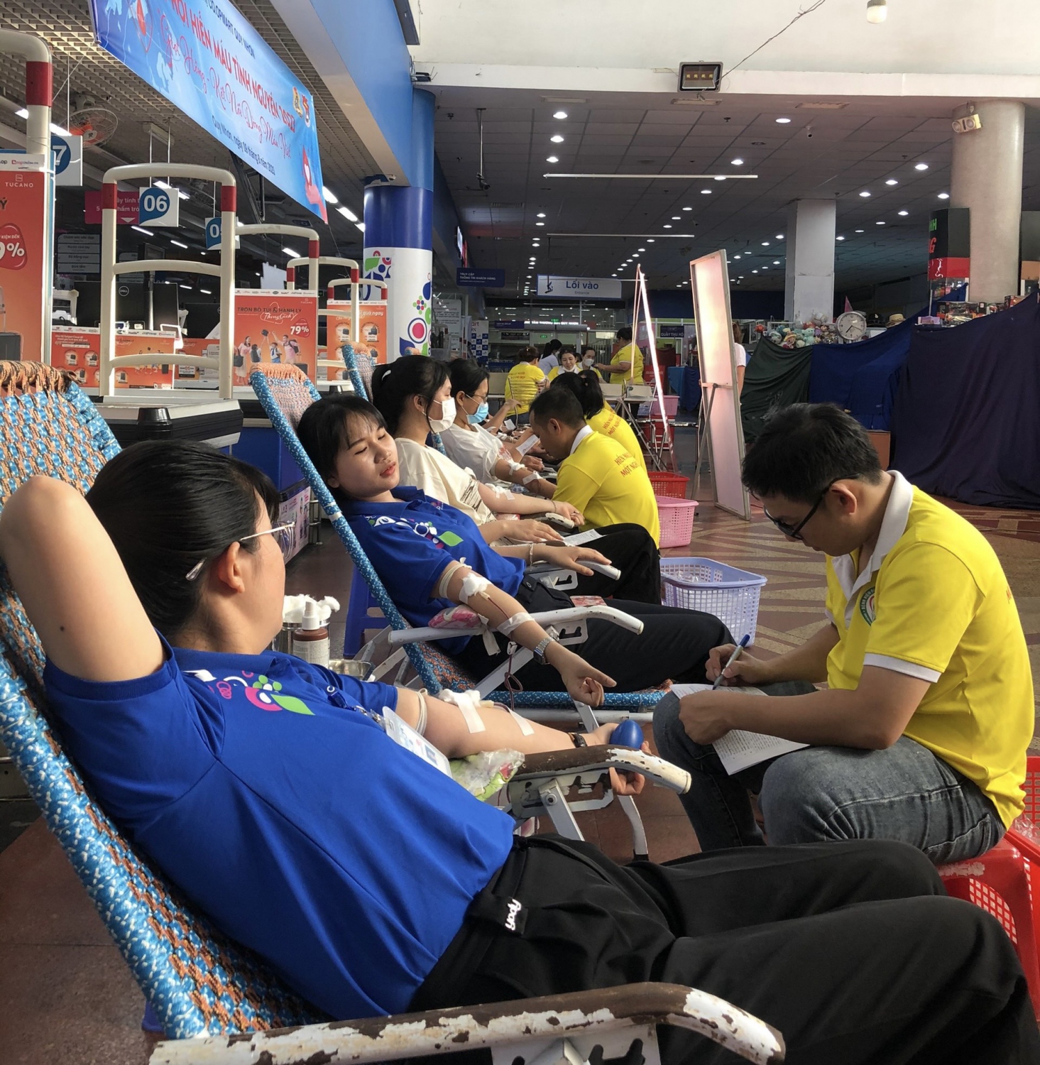 Cán bộ, nhân viên, người lao động Co.op mart Quy Nhơn hiến máu tình nguyện