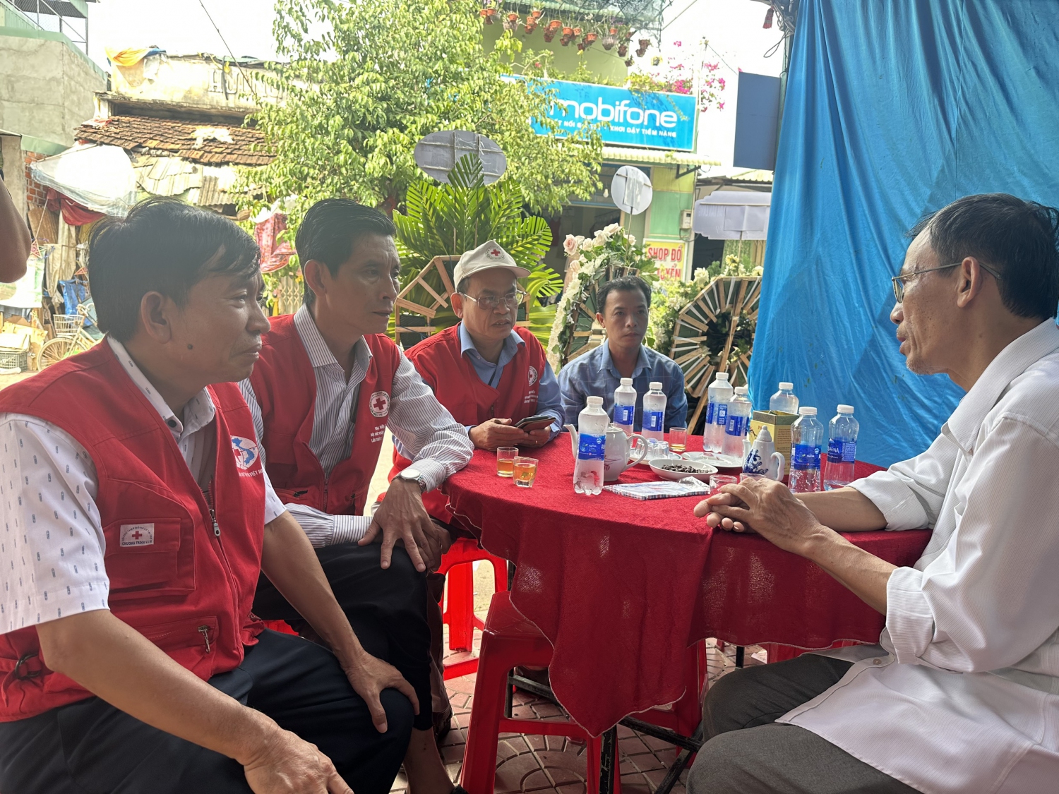 Hội Chữ thập đỏ tỉnh Bình Định thăm hỏi, động viên nạn nhân vụ cháy chung cư mini Khương Hạ
