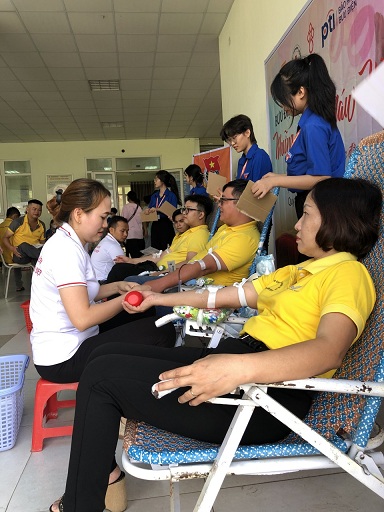 Cán bộ, nhân viên Bưu Điện tỉnh Bình Định hiến máu