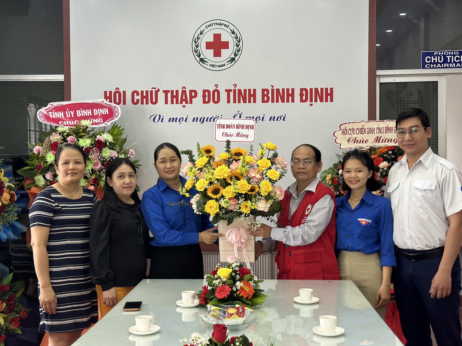 Tỉnh đoàn Bình Định thăm, chúc mừng 77 năm Ngày thành lập Hội Chữ thập đỏ