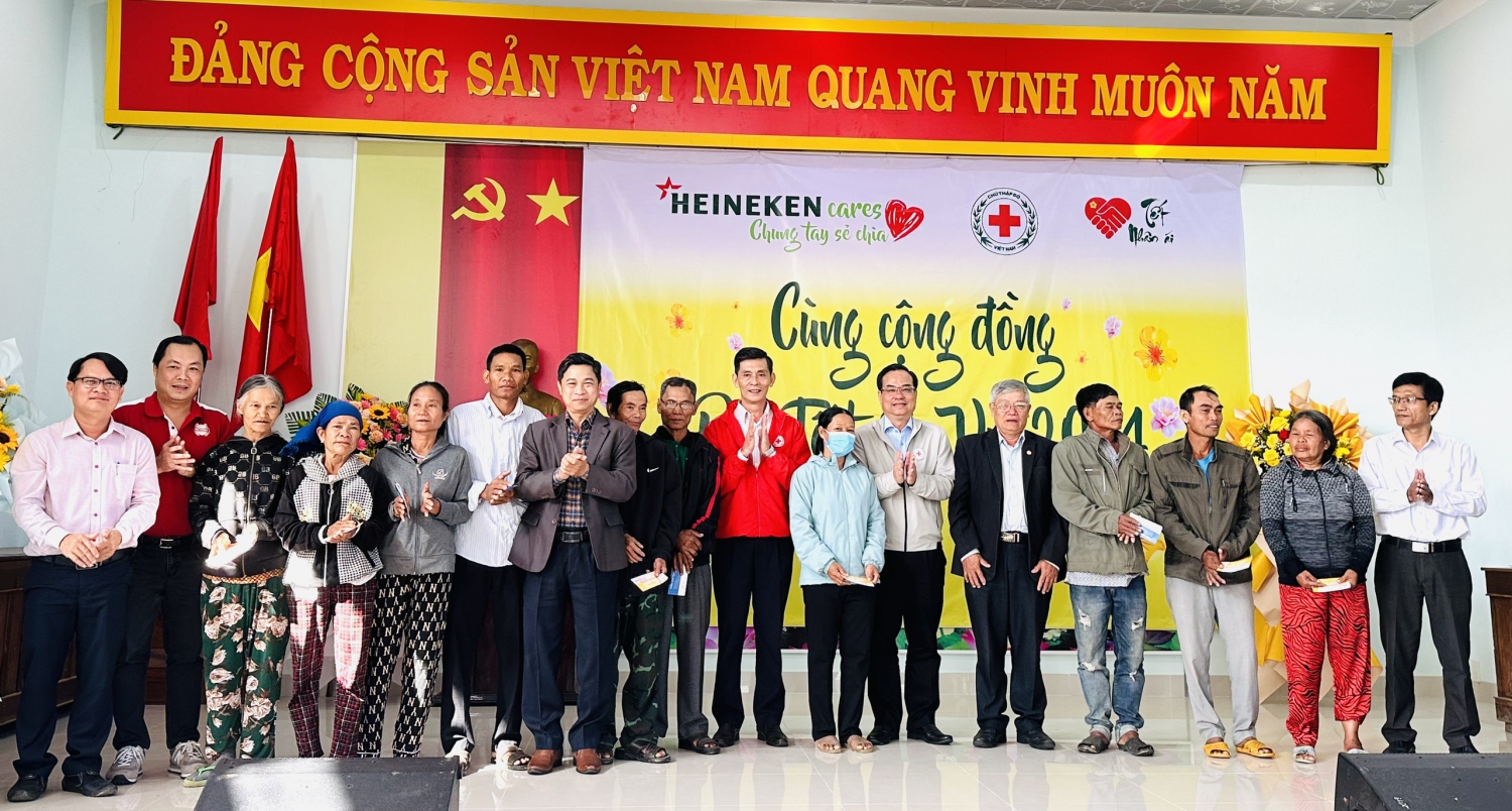Chương trình Tết nhân ái “HEINEKEN cares – Chung tay sẻ chia cùng cộng đồng đón Tết an vui” tại xã Canh Thuận và Canh Hòa (huyện Vân Canh)