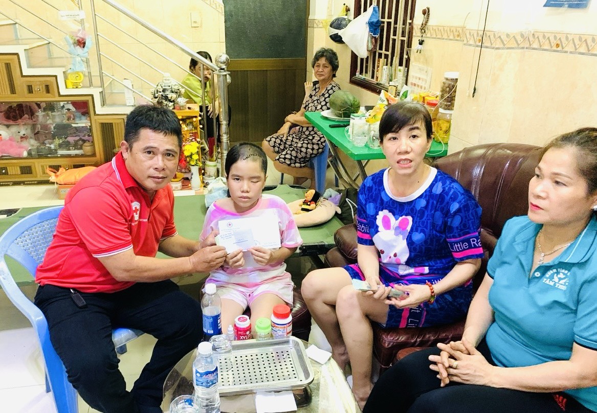Hỗ trợ đột xuất giúp cháu bé bị bệnh hiểm nghèo