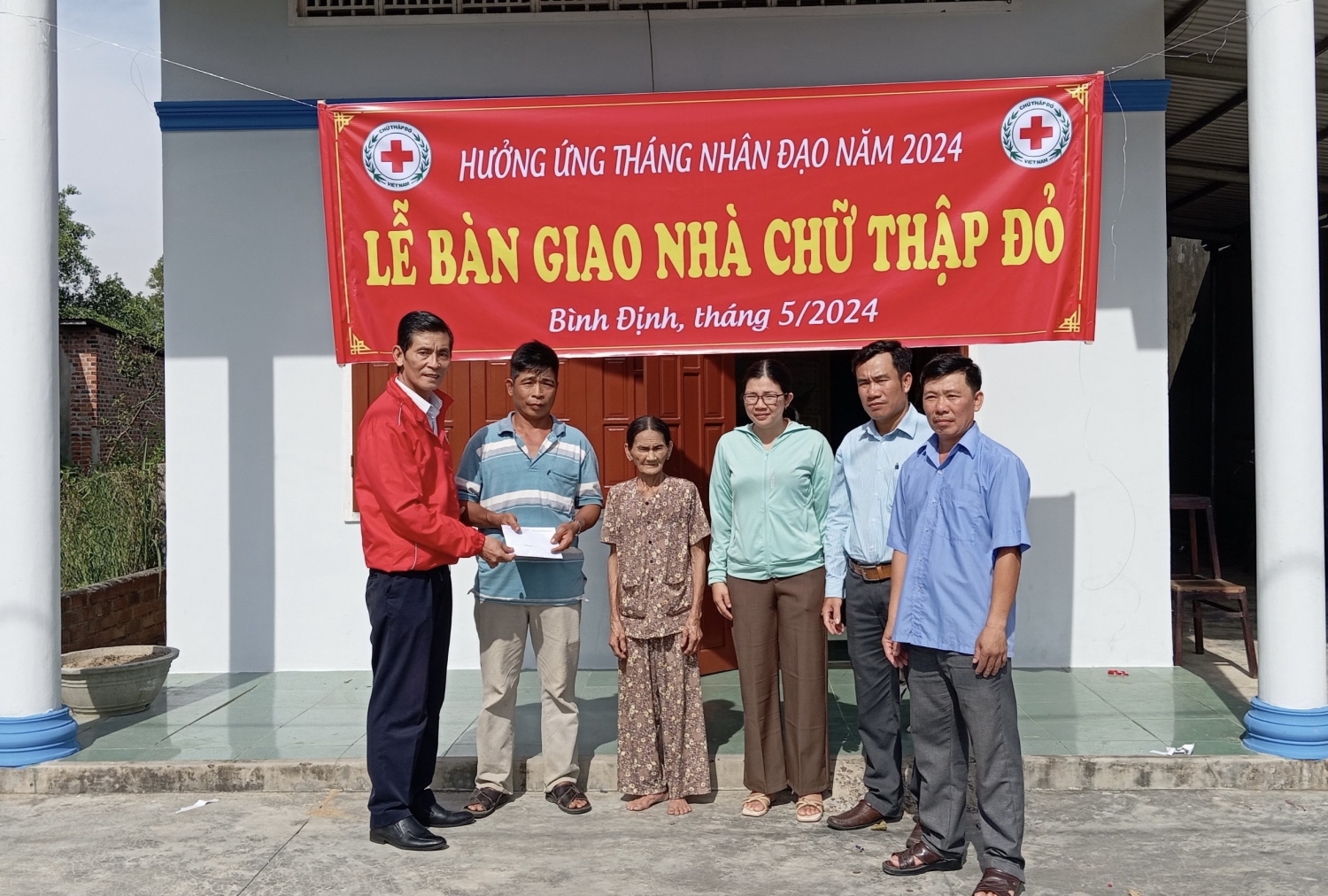 Bàn giao nhà CTĐ cho hộ ngư dân