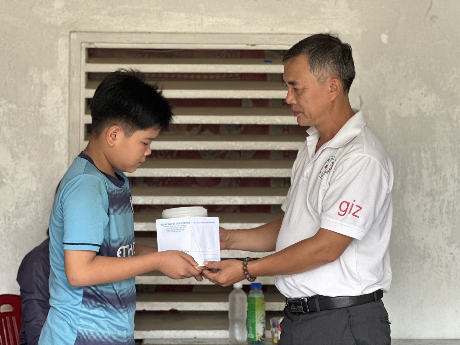 Hội CTĐ tỉnh tặng quà nhân ngày 1.6