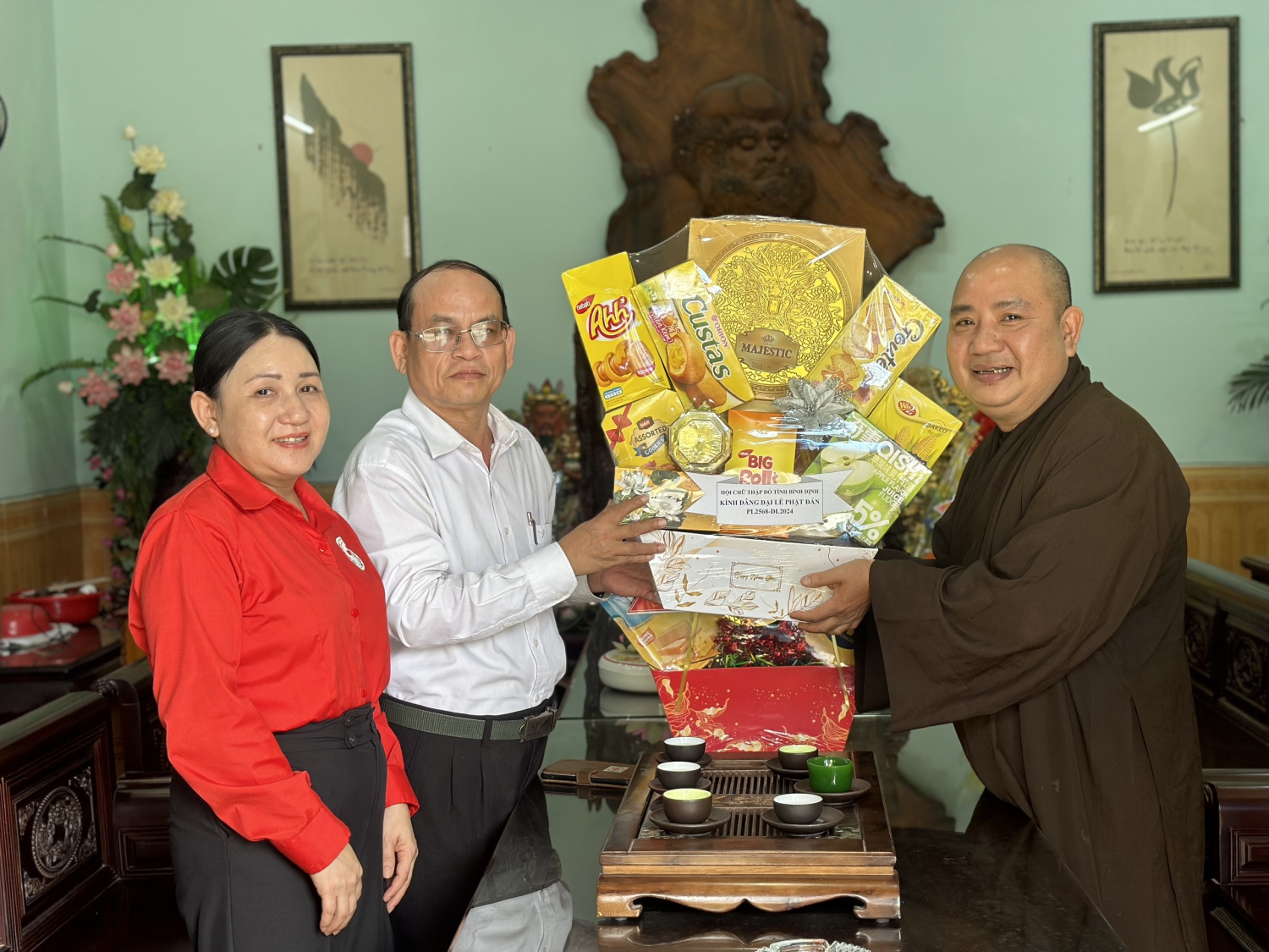 Hội CTĐ tỉnh thăm, chúc mừng nhân Đại lễ Phật đản năm 2024