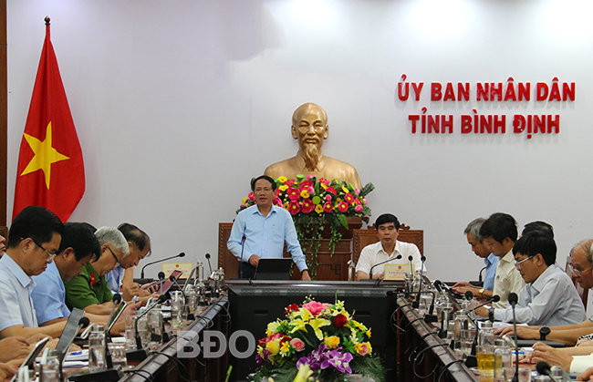 Chủ tịch UBND tỉnh Phạm Anh Tuấn phát biểu chỉ đạo tại cuộc họp. Ảnh: N.M