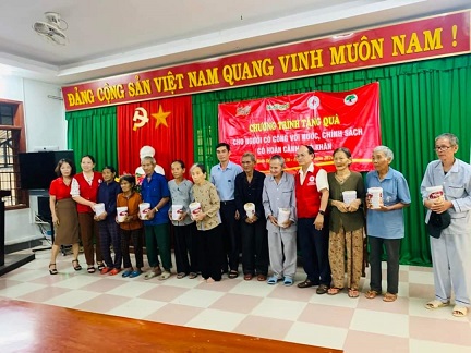 Trao tặng sữa Nutifood tại thị trấn An Lão