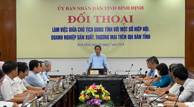 Chủ tịch UBND tỉnh Phạm Anh Tuấn phát biểu chỉ đạo tại buổi làm việc.