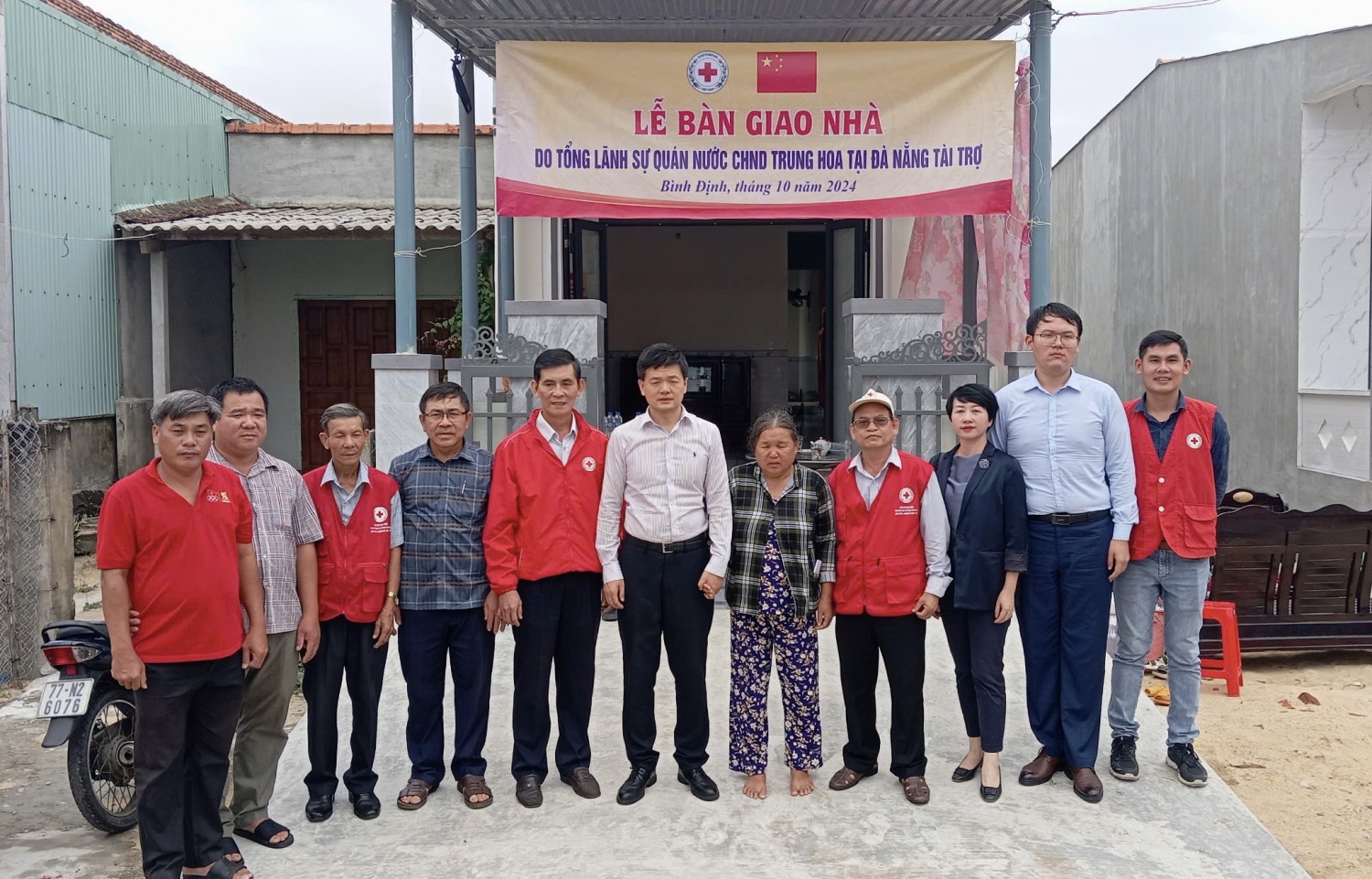 Tiếp tục bàn giao 2 ngôi nhà Chữ thập đỏ