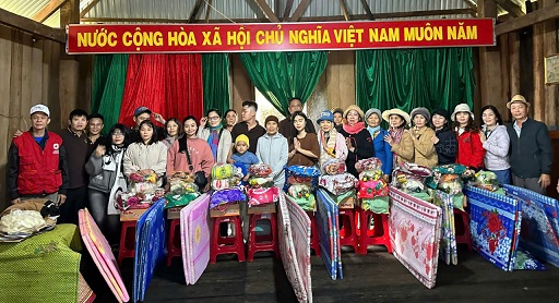 163 suất quà Tết Nhân ái - Xuân Ất Tỵ 2025 tại xã An Quang và An Toàn, huyện An Lão