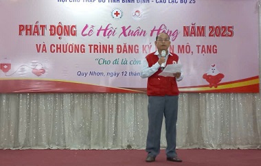 Ông Hà Văn Cát - Chủ tịch Hội CTĐ tỉnh Bình Định - Phó trưởng ban thường truwch BCĐVĐHMTN tỉnh phát động Lễ hội Xuân hồng 2025